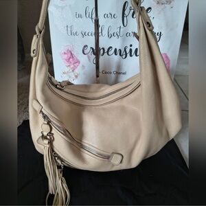 EUC SALVATORE, FERRAGAMO Elegant Cream Hobo Bag